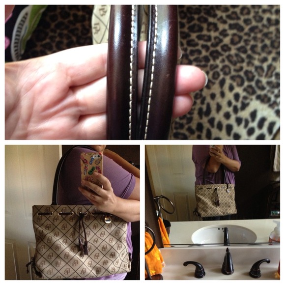 SOLD IN BUNDLE!!Authentic Dooney & Bourke Handbag - Picture 4 of 4
