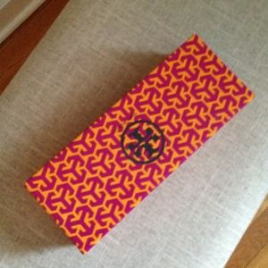 Tory Burch Box fits size 11 black flip flop