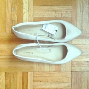 Tan closed toe shoes