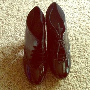 Oxford heeled booties