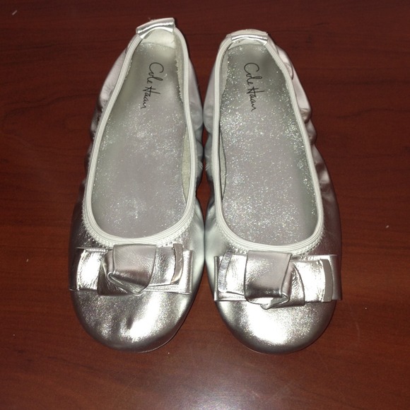 Girls silver flats