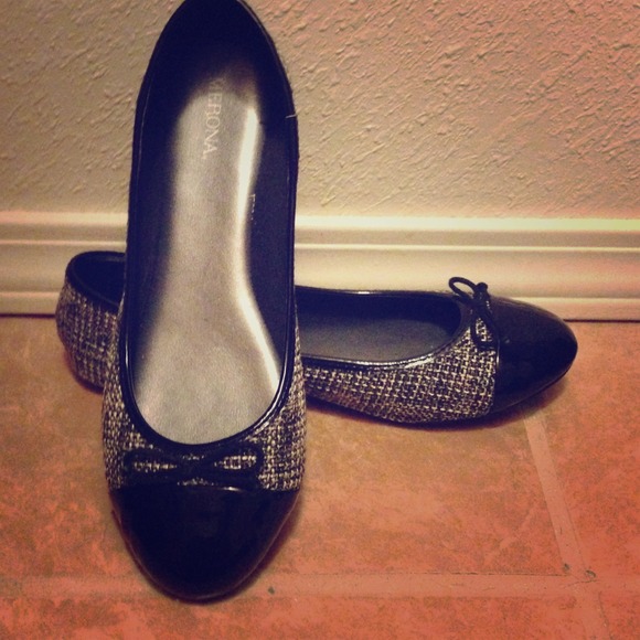 Black and white business flats