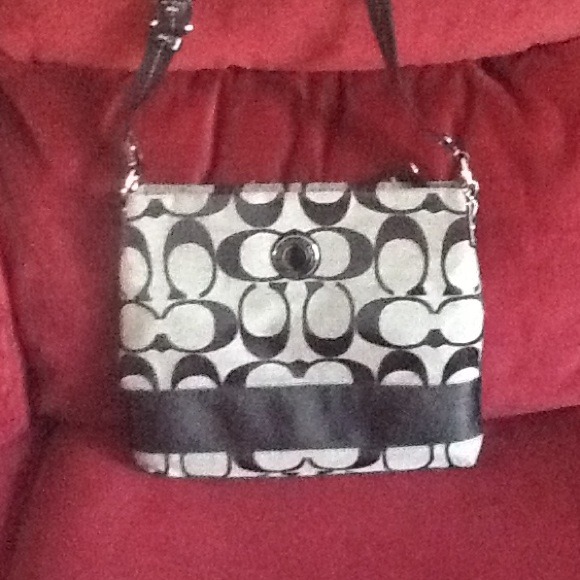 Coach file shoulder bag. - Picture 1 of 3