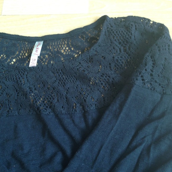Black crochet 3/4 sleeves top - Picture 2 of 2