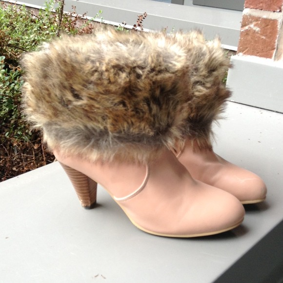 🎉Sale 🎉Fur pink booties - Picture 2 of 2