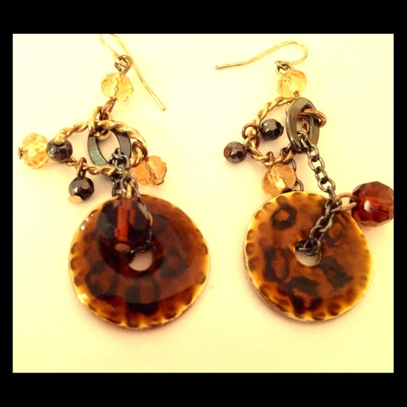 A pair of gorgeous dangling earrings - Picture 1 of 2