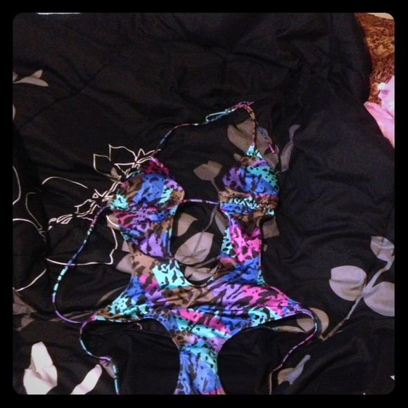 Bathing suit - Picture 1 of 3