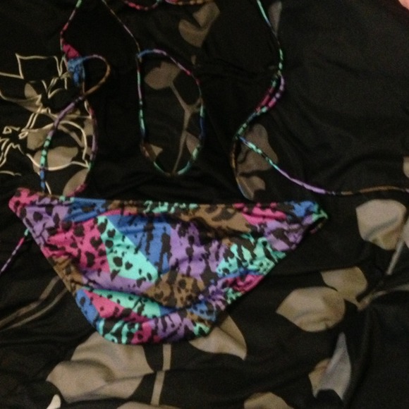 Bathing suit - Picture 2 of 3