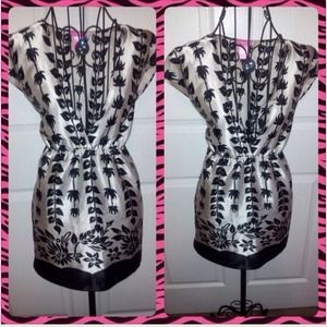 🌷Beige & black silk floral print top🌹