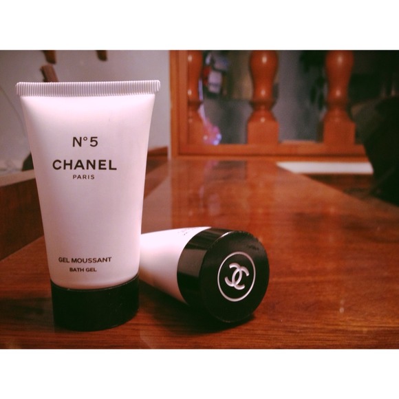 🍂SOLD🍃 Chanel number 5 (4 pc) - Picture 2 of 4