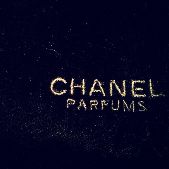 🍂SOLD🍃 Chanel number 5 (4 pc) - Picture 4 of 4