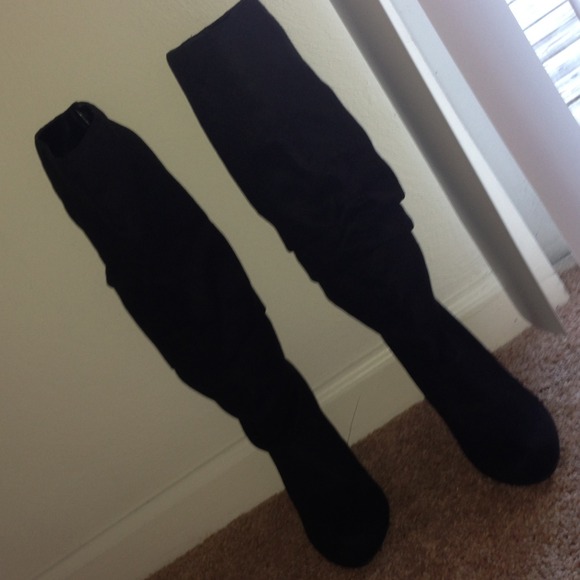 🔴SOLD ON EBAY🔴Black Suede High Boots🍁 - Picture 2 of 4
