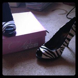 TRADED  ZEBRA HEELS 😍😍