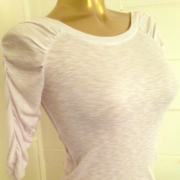 White quarter length sleeve top - Picture 1 of 2