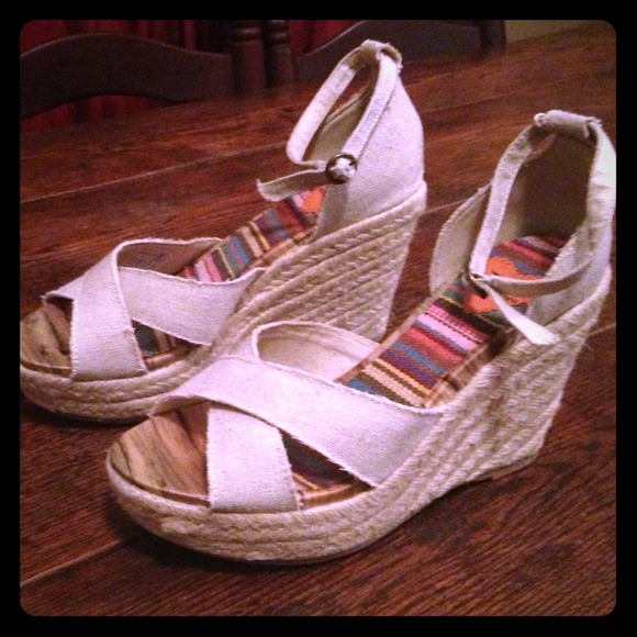 ‼️SALE‼️NEW Tan Wedges!!!! 👡