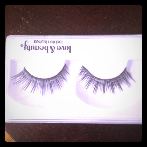 Faux lashes