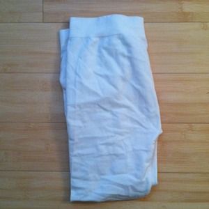 Simple cream short leggings!