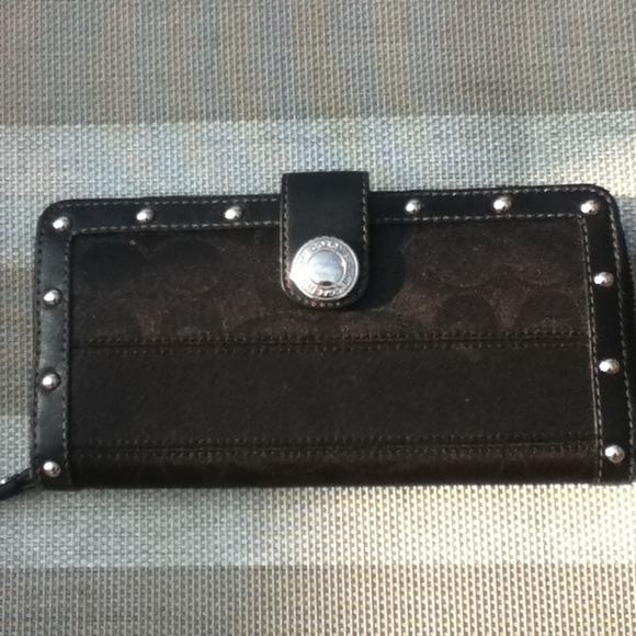 **RESRVED**Authentic Coach zip around wallet