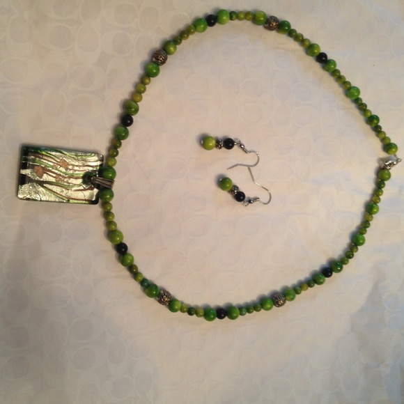 Beautiful one of a kind necklace/earring set.