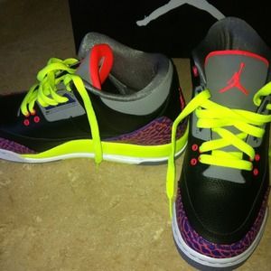 Retro 3 Jordan's size 5.5 Girls 7.5/8 women's
