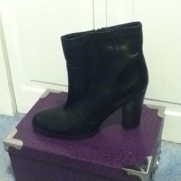 Carlos Santana boots