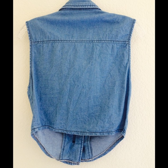 🚫SOLD🚫Brand New Cropped Denim Vest - Picture 3 of 3