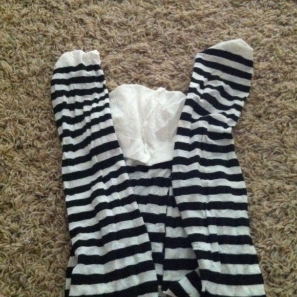 Black and white stripped leggings!