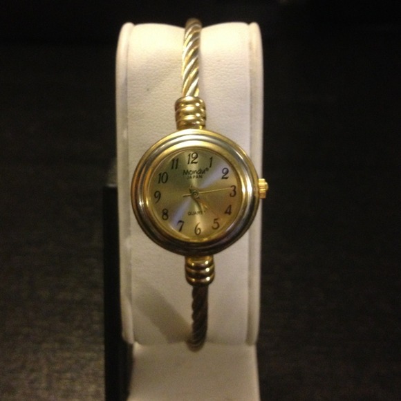 Gold tone watch with wire band