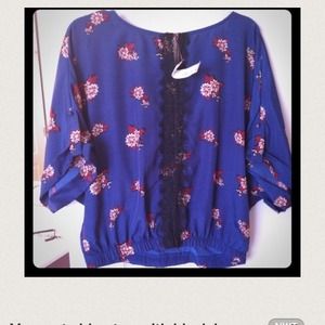 ❤️Bundle❤️Very cute blue top with black lace.