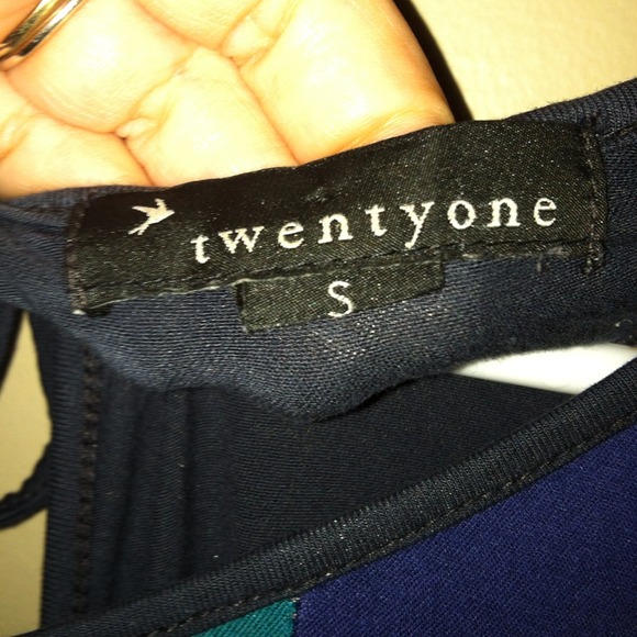 Forever 21  color block open back top-size small - Picture 3 of 3