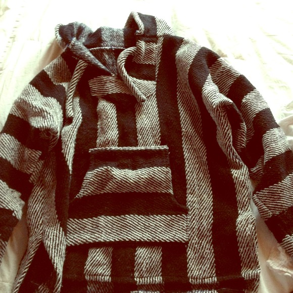 Beach poncho! Black and white