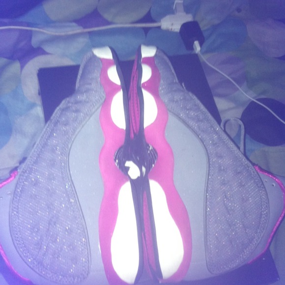 Jordan grey && pink 13s - Picture 2 of 4
