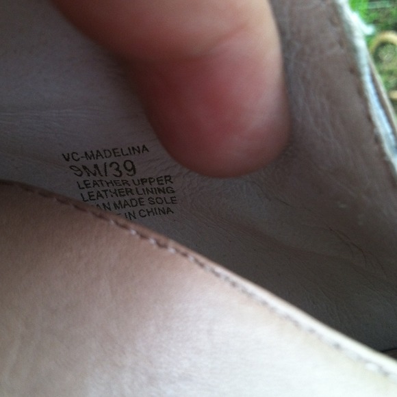 NWT Vince Camuto Cream Leather Booties - Keeping - Picture 3 of 3