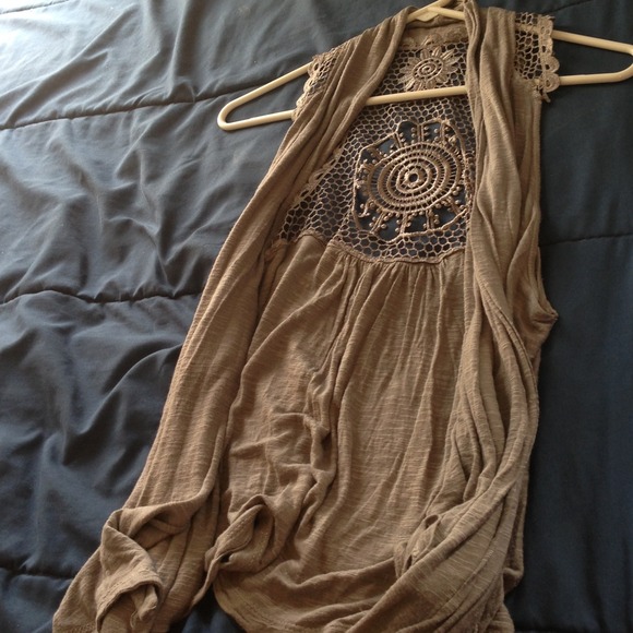 Grey flowey vest. Back detail.