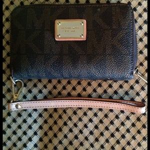 Reserved @kbol Authentic MK iPhone