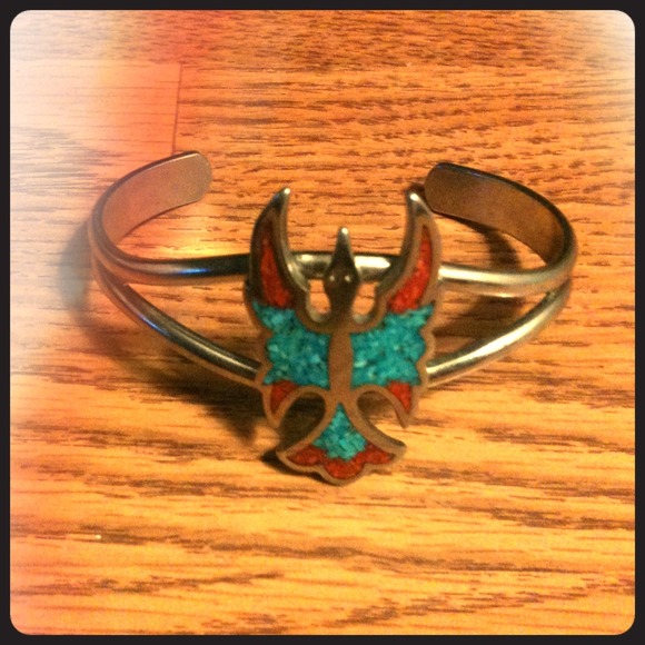 Bracelet with cute bird design