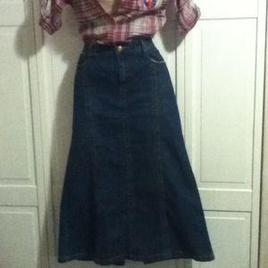 Flowing denim skirt
