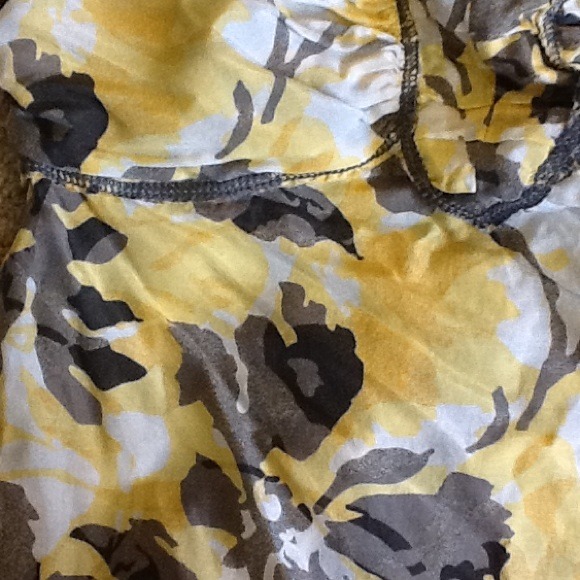 AIX Armani Exchange! LIKE NEW! Floral Top - Picture 3 of 3