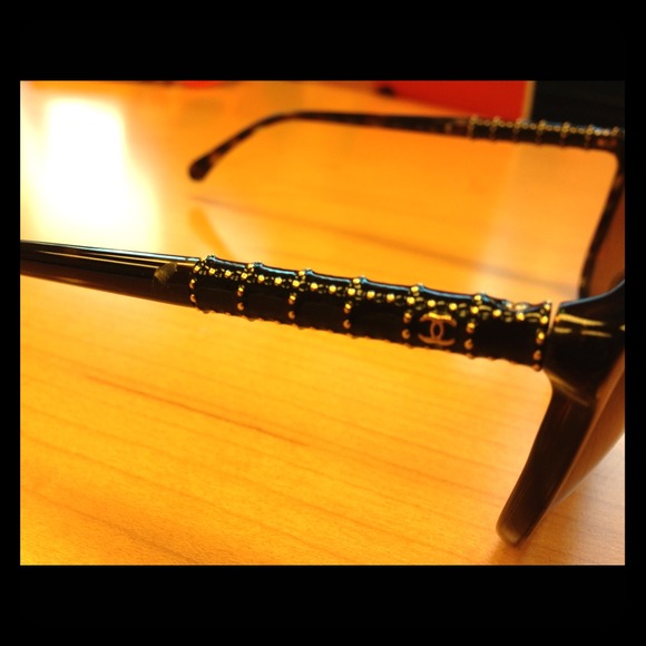 CHANEL - brown sunglasses - barely worn