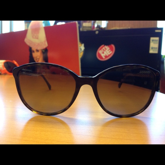 CHANEL - brown sunglasses - barely worn main image 4
