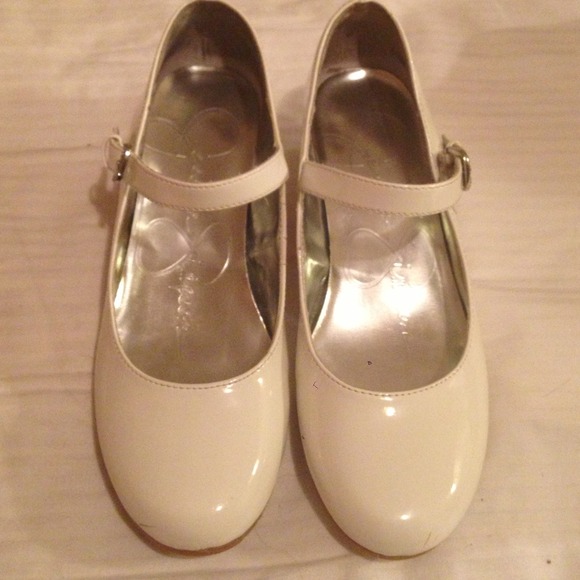 Jessica Simpson Kids Patent White Shoes size 2 1/2