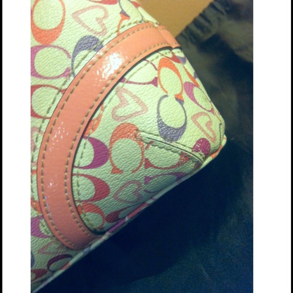 Coach Bias Heart Tote - Picture 3 of 4