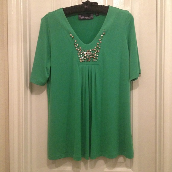 ✳REDUCED✳ Susan Graver Kelly Green Embellished Top