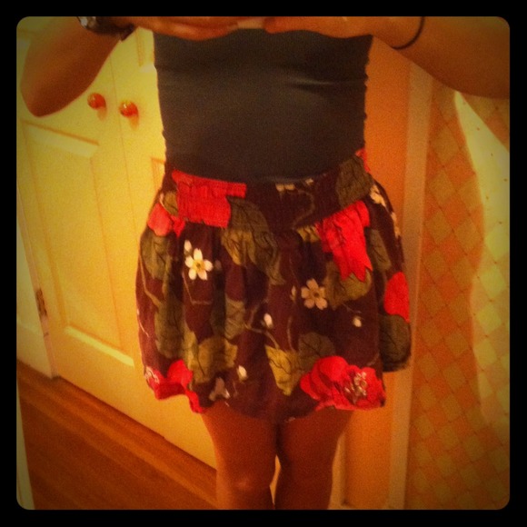 Hollister floral print skirt