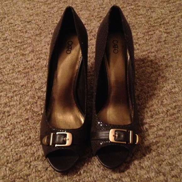 ***$5*** Cato brown heels, size 9