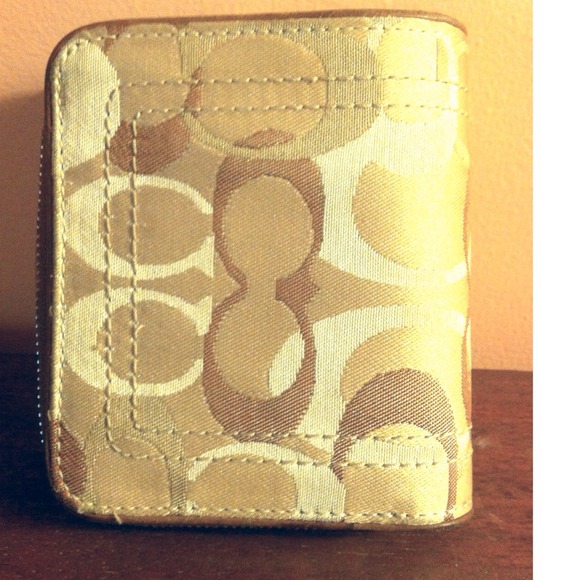 Coach Signature Pattern Wallet - Picture 2 of 4