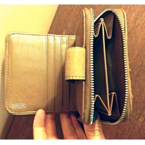 Coach Signature Pattern Wallet - Picture 3 of 4