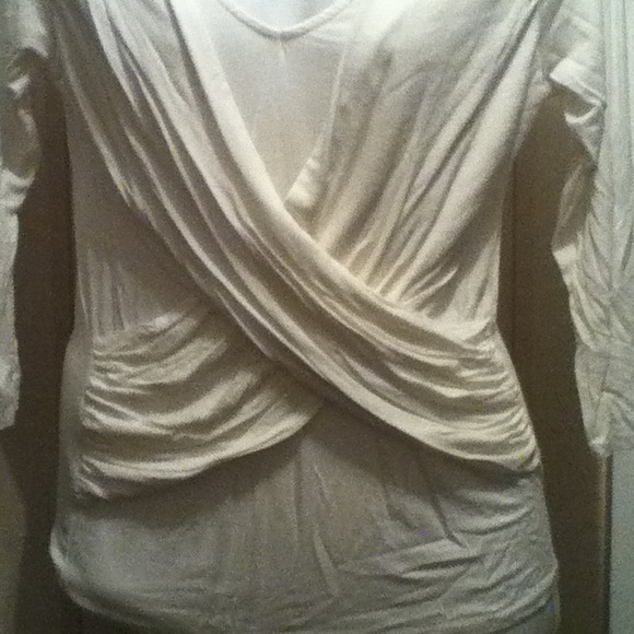 Front drape blouse In white - Picture 2 of 4