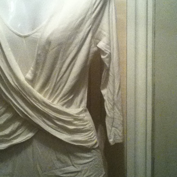 Front drape blouse In white - Picture 3 of 4