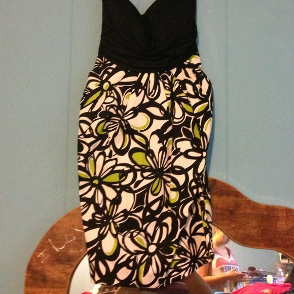Knee length dress - Picture 1 of 4